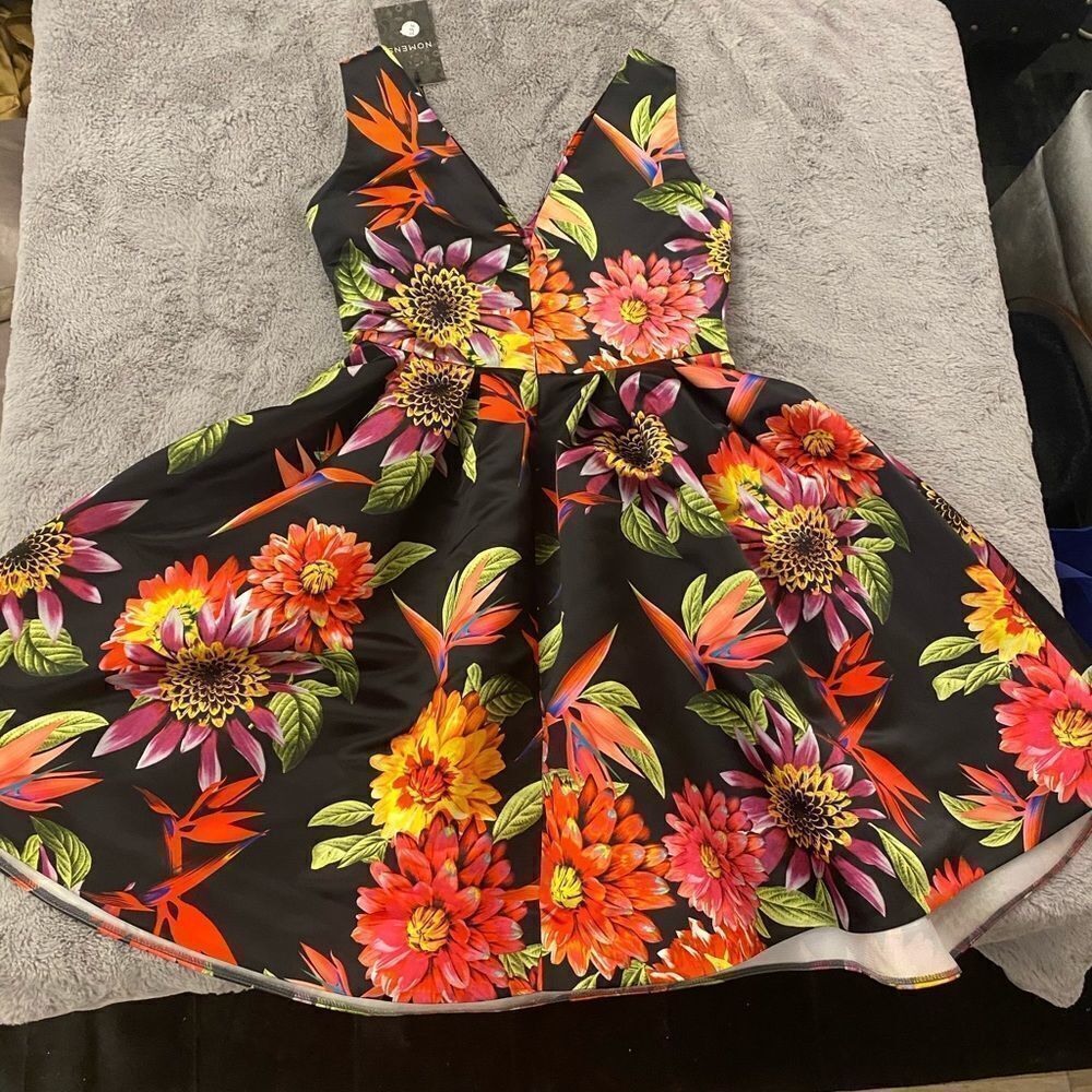 Nomens floral satin dress, size Uk16( US12) - Picture 7 of 10